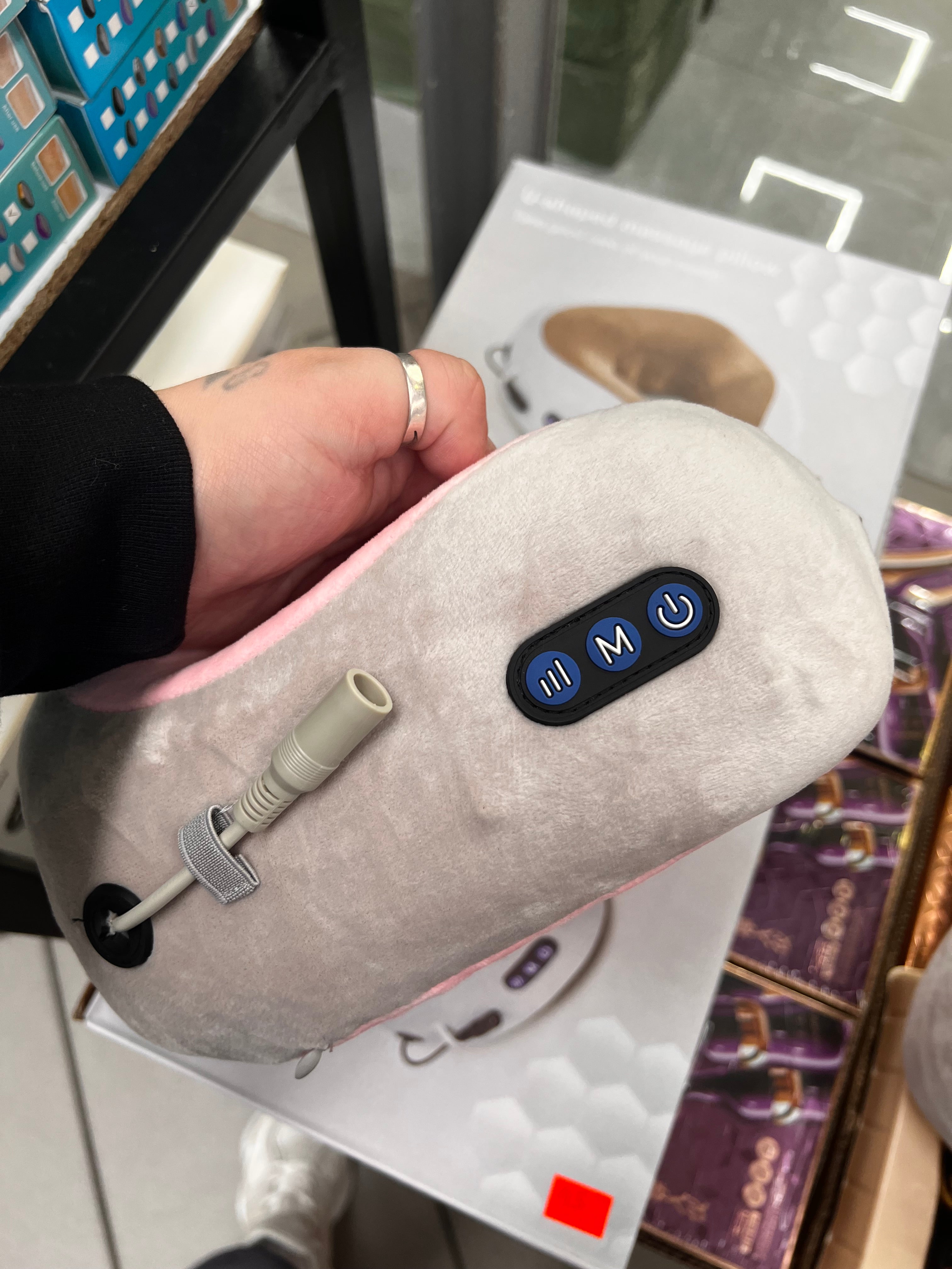 Poduszka podróżna masująca U-shape – elektryczna poduszka na szyję